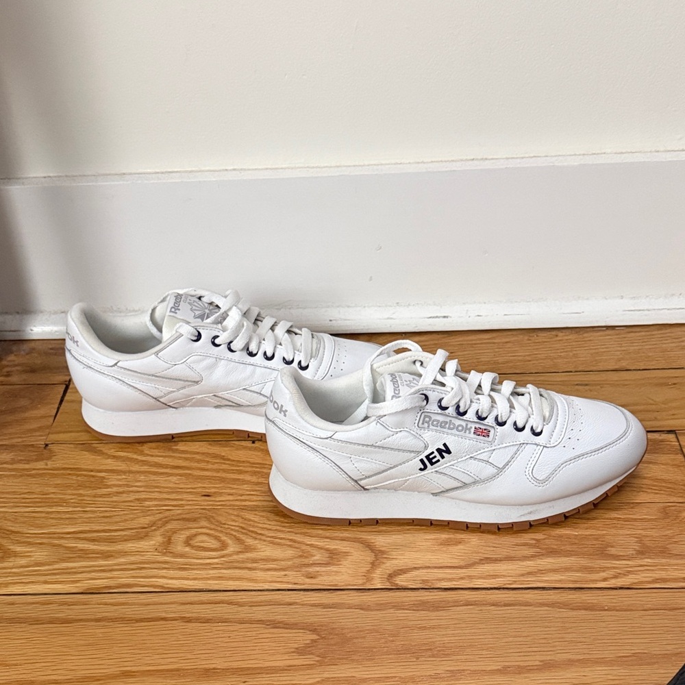 Reebok Ladies/Men's Classic White Sneakers- never worn.